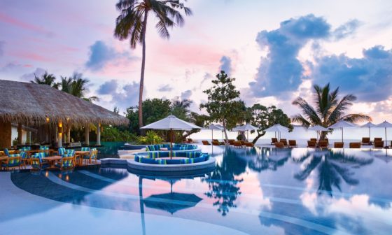 maldives honeymoon pool