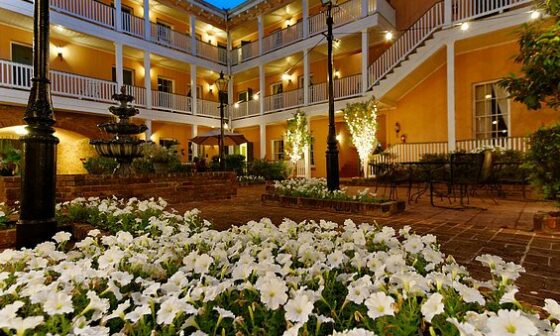 the malaga inn courtyard