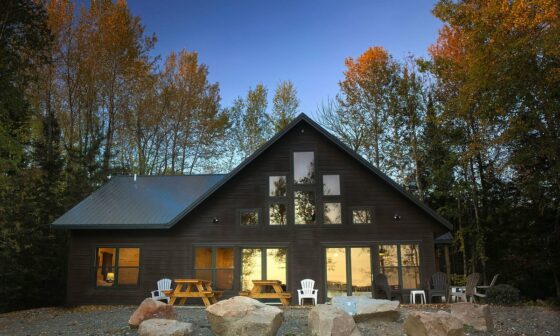 2 bathroom lakeside cabin