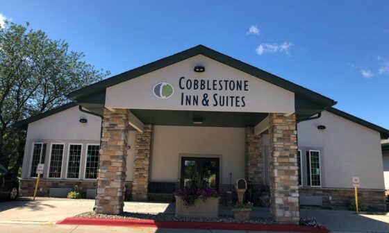 cobblestone inn suites