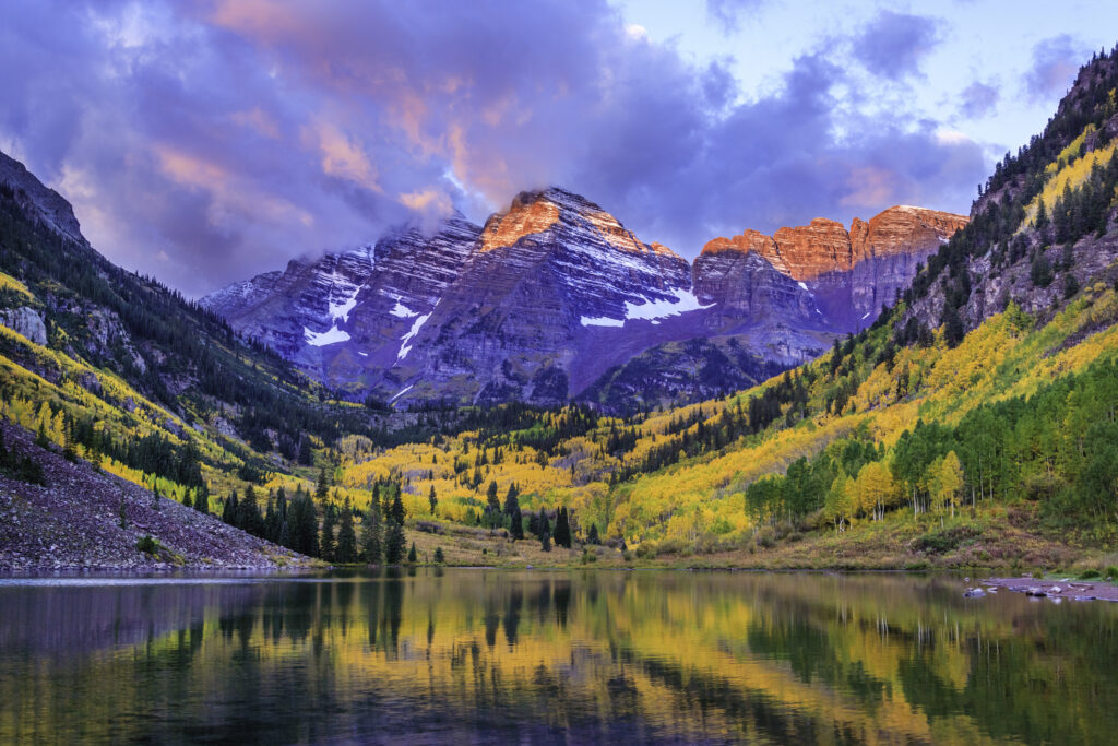 autumn colors at Maroon Bells and Lake